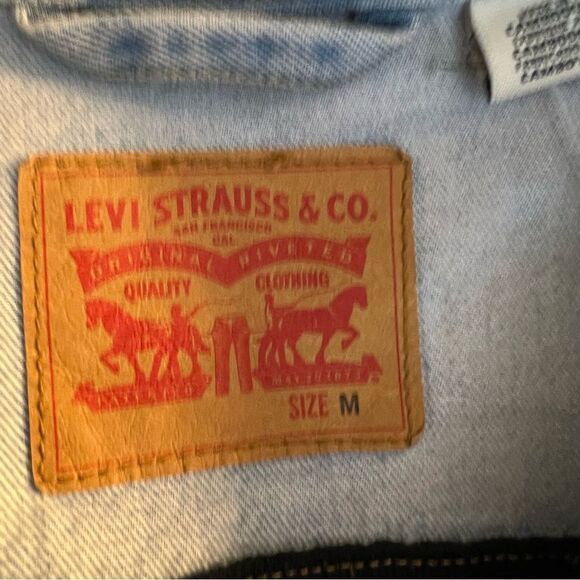 Levi’s Women’s Light Wash Trucker Jacket With Black Knit Stretch Trim - Picture 6 of 6